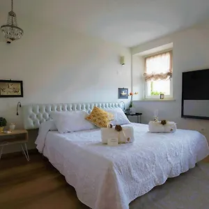In Casa , Verona Italia